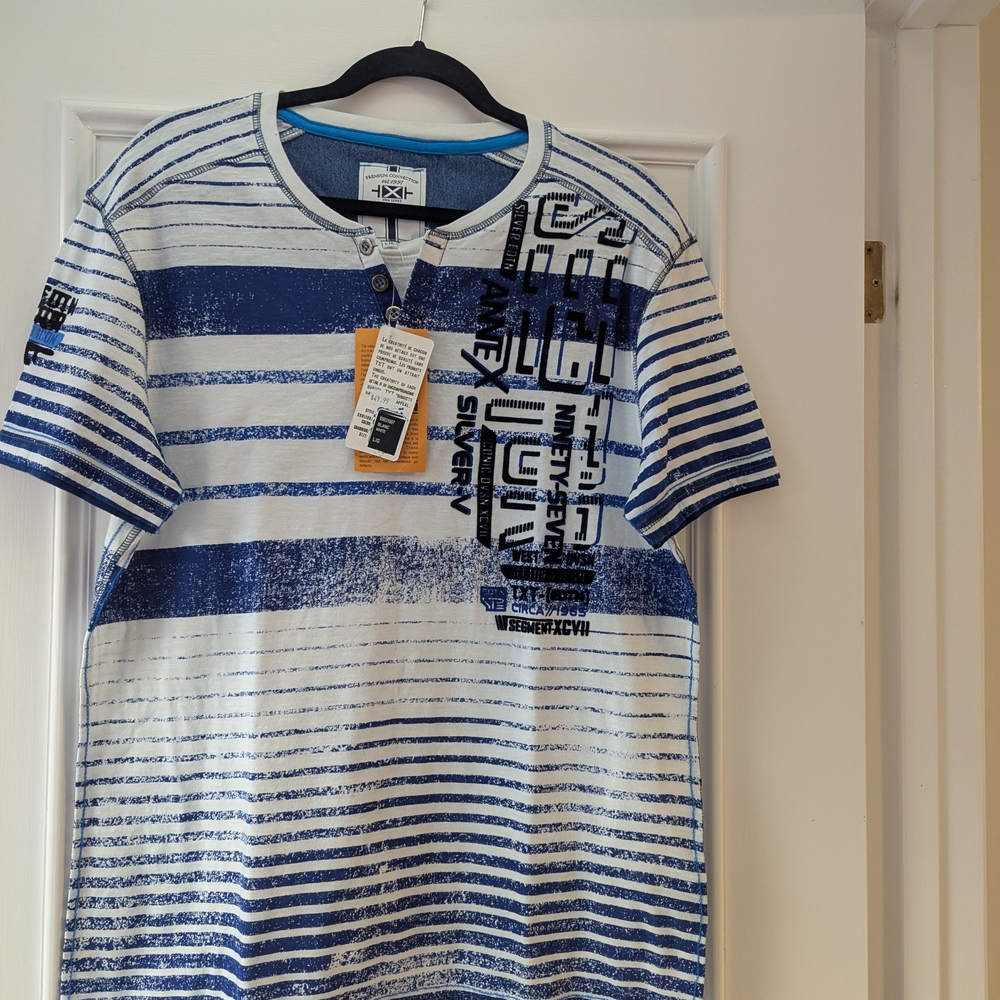 Casual Blue and White Striped Short Sleeve Tee with Modern Graphics